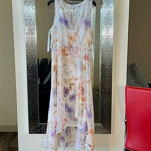 Calvin Klein
Sleeveless High Low